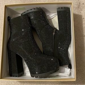 MICHAEL KORS PLATFORM BOOTIES